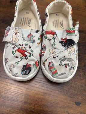 TOMS Cream Kids Slip-On Shoes with Multicolor Holiday Cat Print